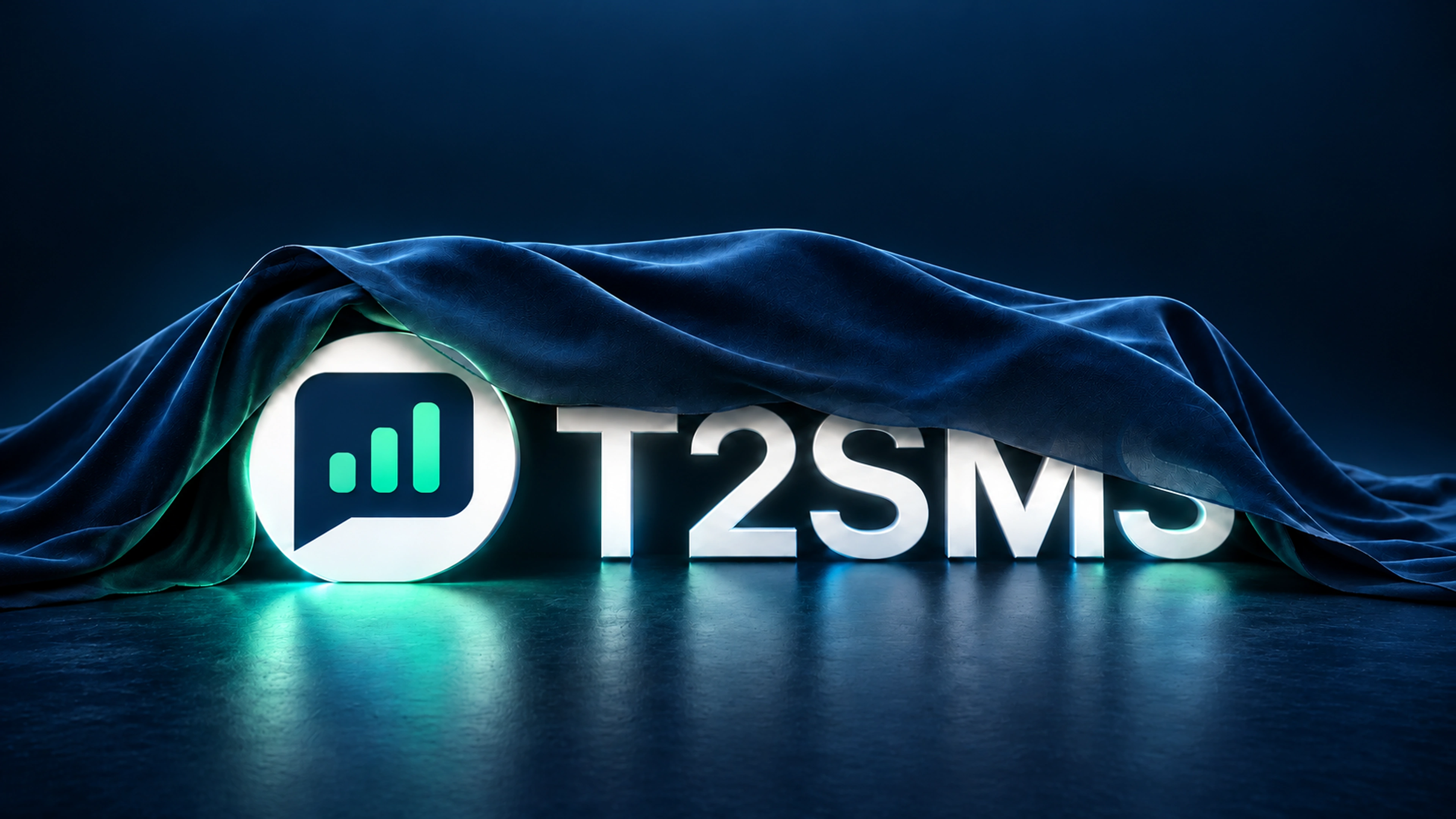 Das T2SMS-Logo unter einem fließenden Tuch, von sanftem Licht umgeben.